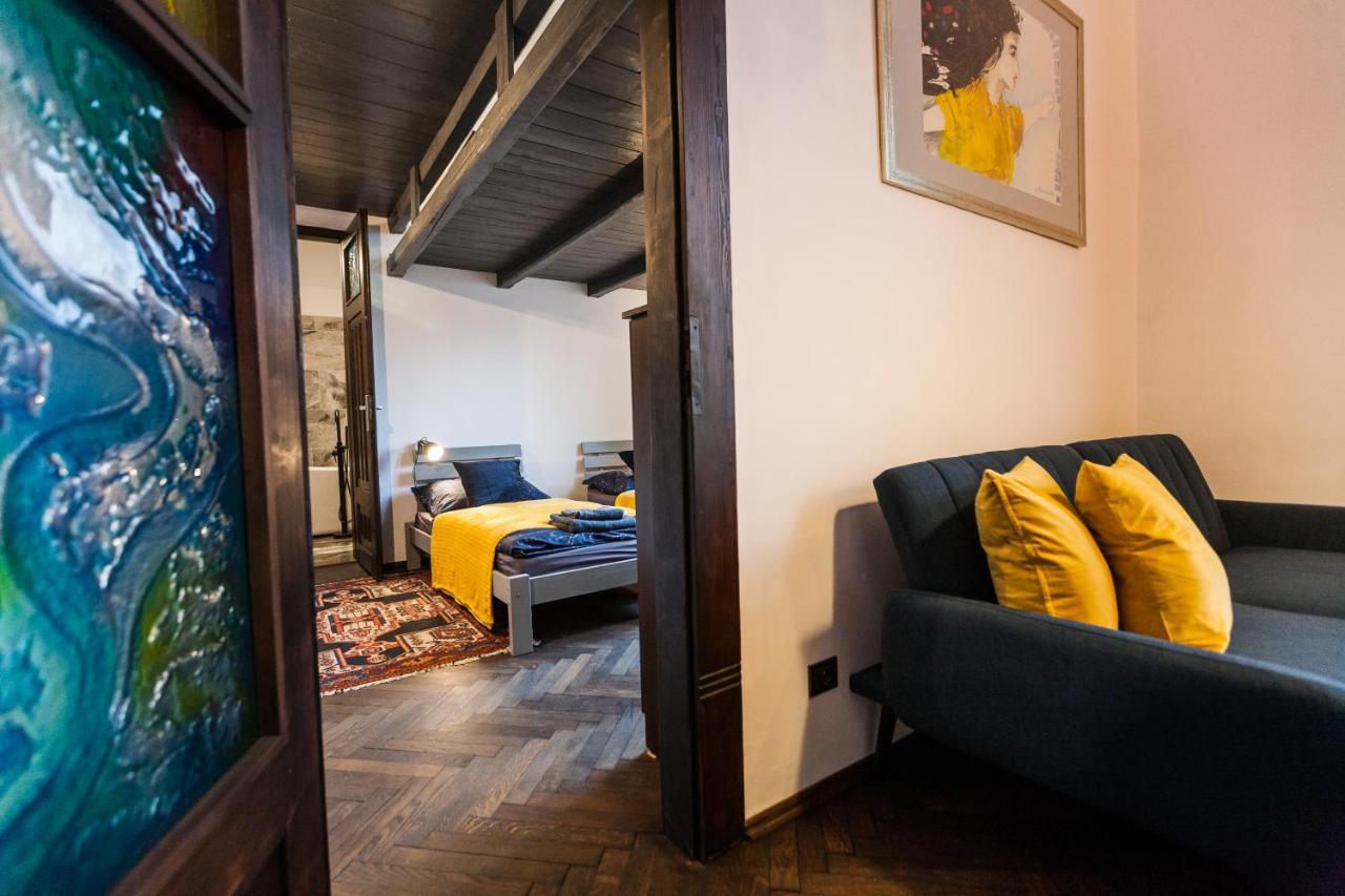 Stylish In Old Town Apartment *