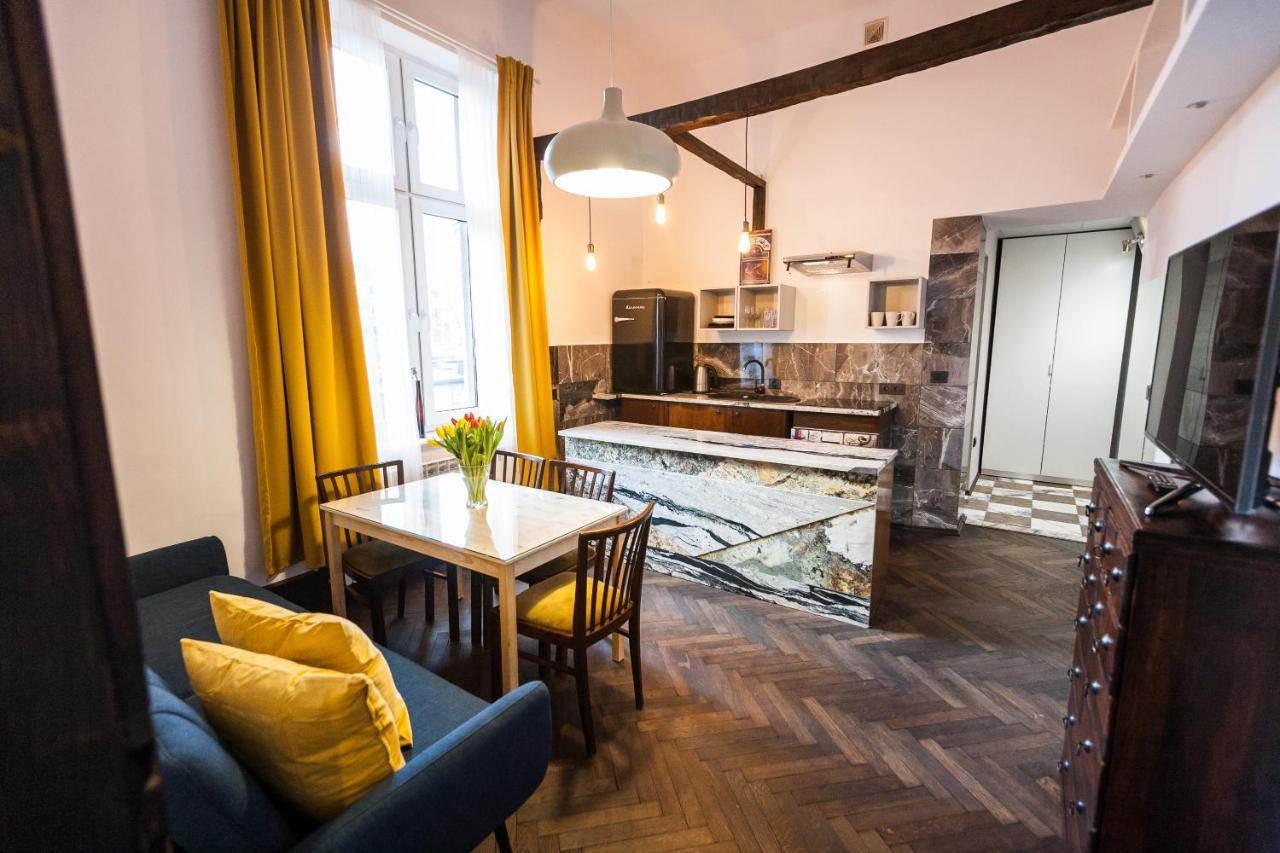 Stylish In Old Town Apartment *